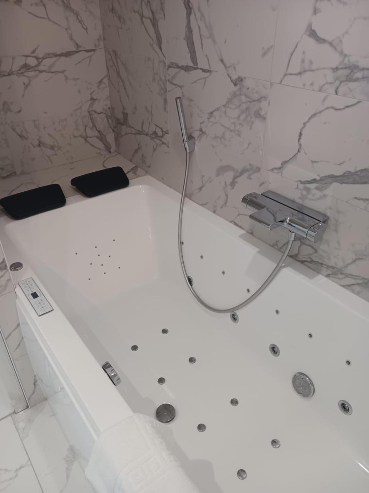 Bed and Breakfast Touraco Villars-les-Dombes Exterior foto